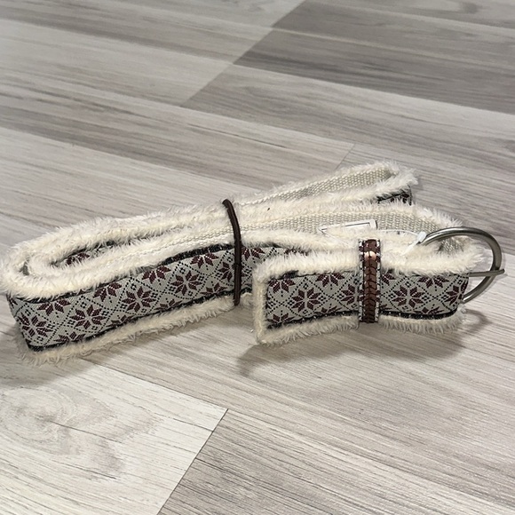 Faux Fur Fuzzy Christmas Pattern Women’s Belt Size 15 NWT - Picture 1 of 4